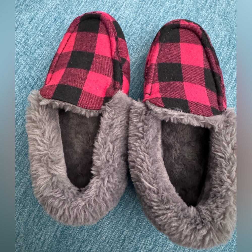 Plaid Fleece Lined Slippers - Red and Gray